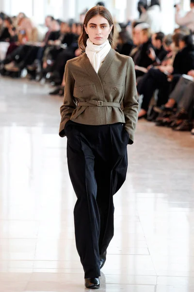 Look 11